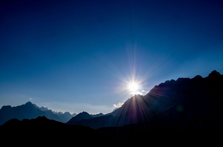 sonnenuntergang-hinter-dem-hinterreintalschrofen