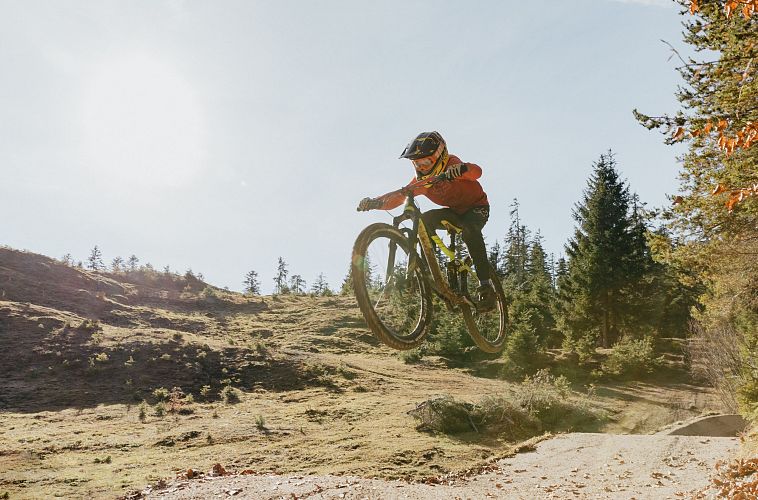 sprung-im-bikepark-katzenkopf-leutasch-1-2