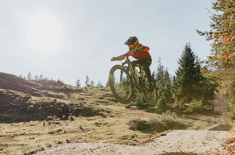 sprung-im-bikepark-katzenkopf-leutasch-1