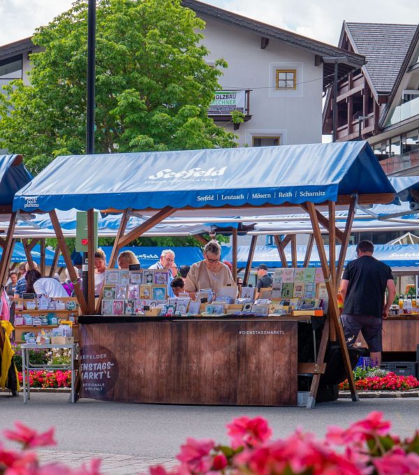 staende-auf-dem-dienstagsmarktl-1