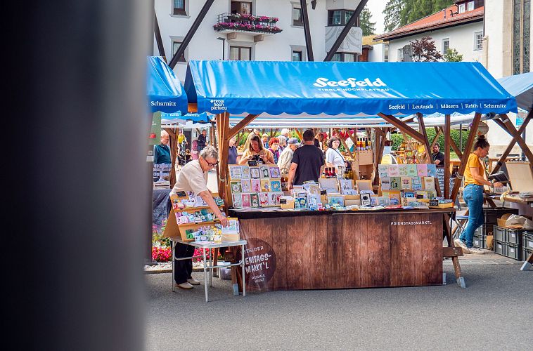 Stand auf dem Dienstagsmarkt&#39;l
