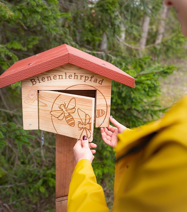 Stempelstelle mit Frau - 6