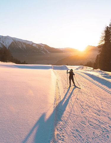 sub-langlaufen-in-der-region-seefeld-mit-blick-ins-inntal-1