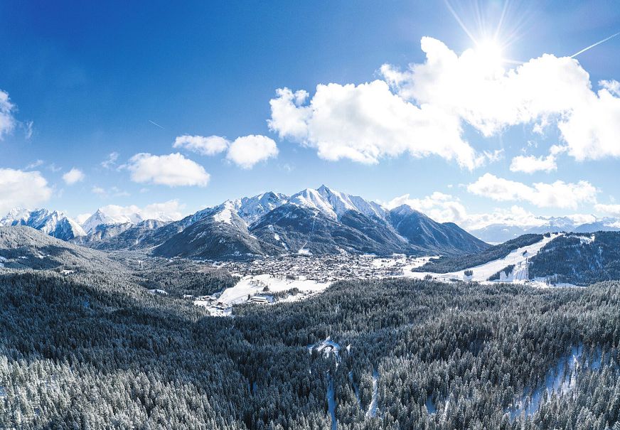 sub1-blick-auf-seefeld-und-das-karwendelgebirge-vom-wildmoos-winter-in-der-region-seefeld-2