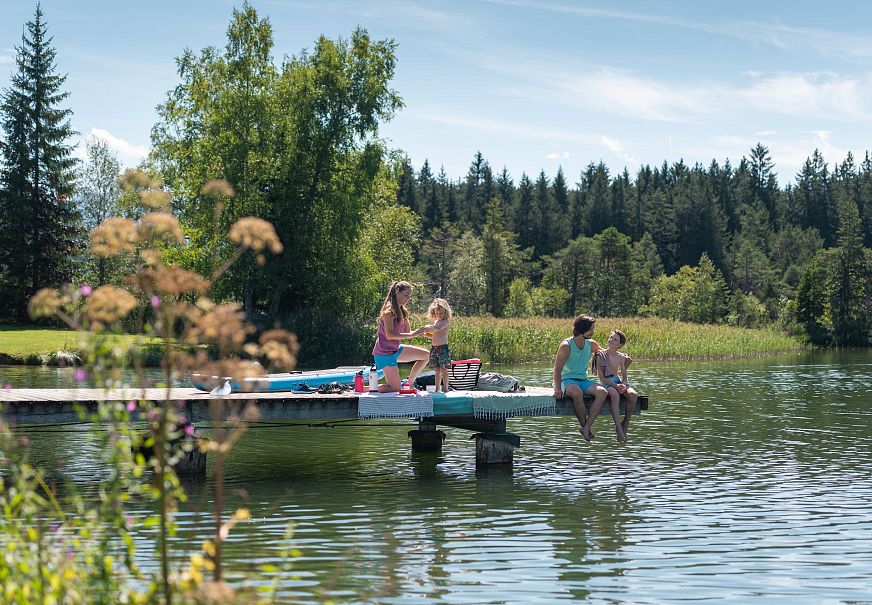 Familie am Steg beim See - Seefeld (4)