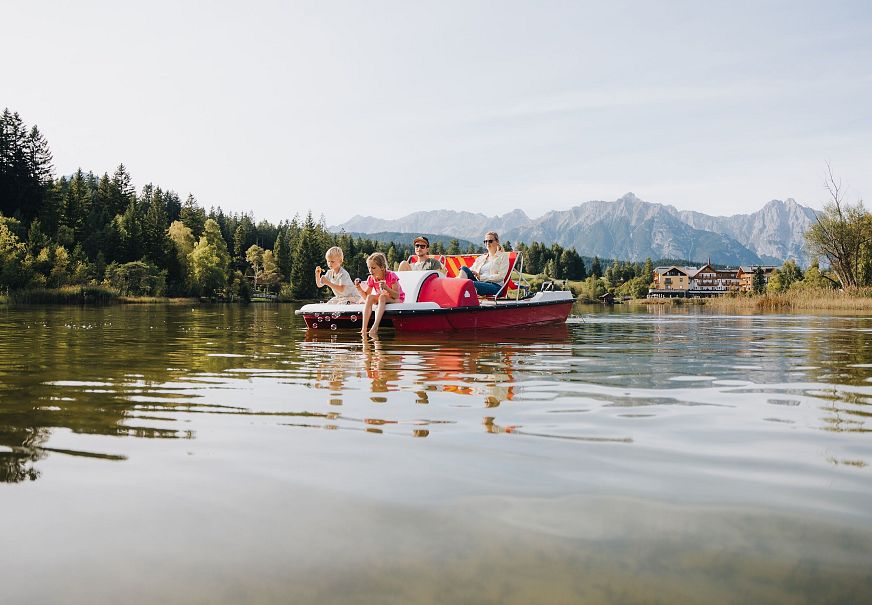 Familienurlaub in der Region Seefeld - Tretbootfahren auf dem Wildsee in Seefeld (1)