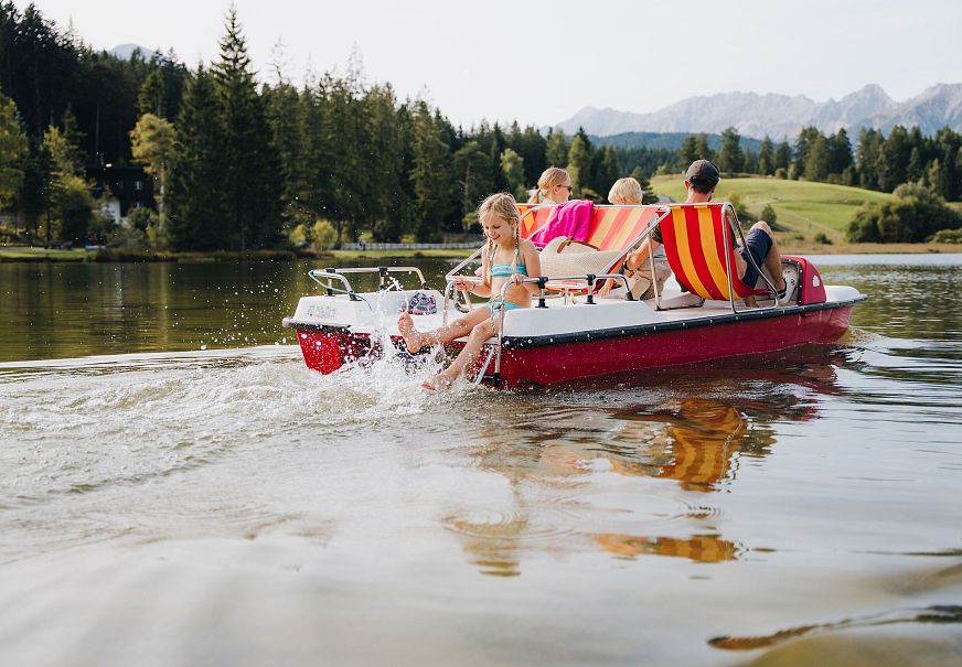 Familienurlaub in der Region Seefeld - Tretbootfahren auf dem Wildsee in Seefeld (16)
