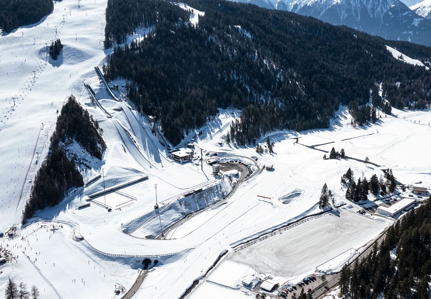 sub1-luftaufnahme-der-wm-arena-und-loipen-winter-seefeld-4-5