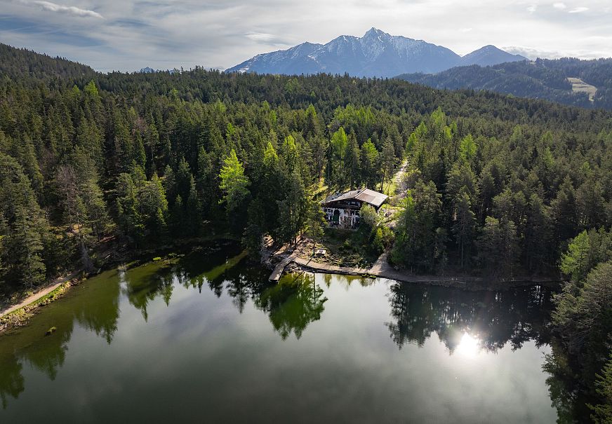 Möserer See im Frühling bei Morgenstimmung - Möserer Seestube Drohnenaufnahme