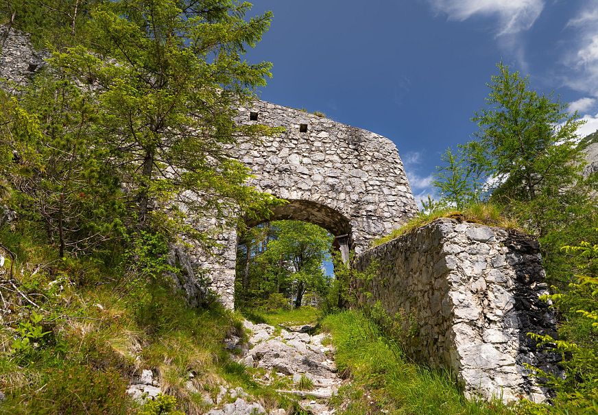 sub1-porta-claudia-scharnitz-eingangstor-1