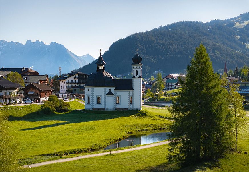 sub1-seekirchl-bei-morgenstimmung-im-fruehling-zoomaufnahme-2-2
