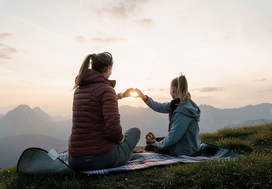 sub1-sundowner-picknick-auf-der-rosshuette-seefeld-picknick-im-sonnenuntergang-3