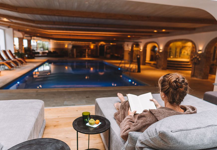 sub1-wellness-im-hotel-klosterbraeu-in-seefeld-relaxen-am-pool