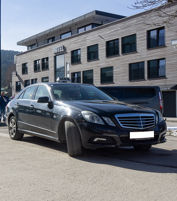 taxistand-am-bahnhof-seefeld-1-1