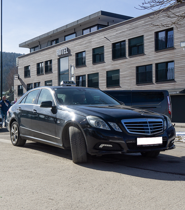 taxistand-am-bahnhof-seefeld-1-3