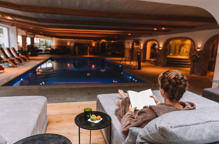 Wellness im Hotel Klosterbraeu in Seefeld - Relaxen am Pool