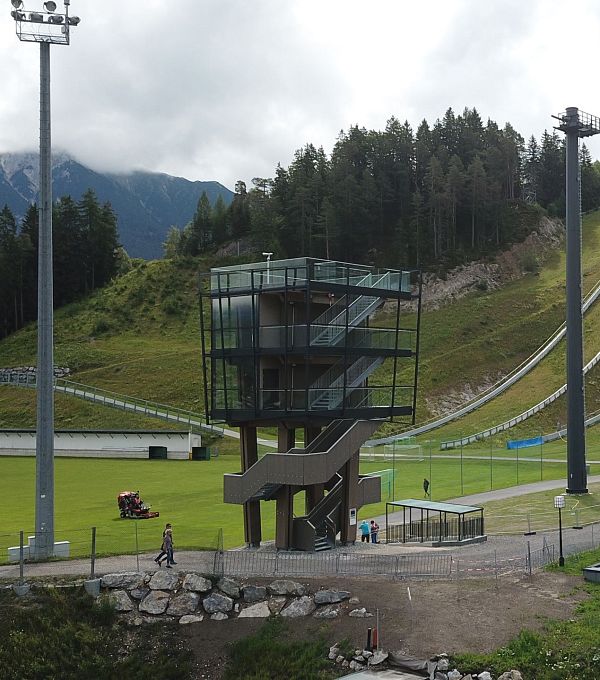 wm-turm-mit-toni-seelos-sprungschanze-seefeld-2