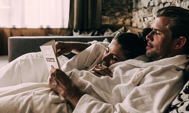 entspannen-im-wellnessbereich-klosterbraeu-seefeld-23