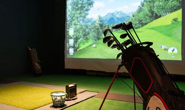 Möserer Seestube - Indoorgolf.Goldschläger im Fokus