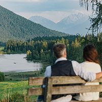 Paar in Seefeld - Blick auf den Wildsee