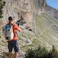 Toni-Gaugg-Weg im Karwendel_Wanderer macht Bild
